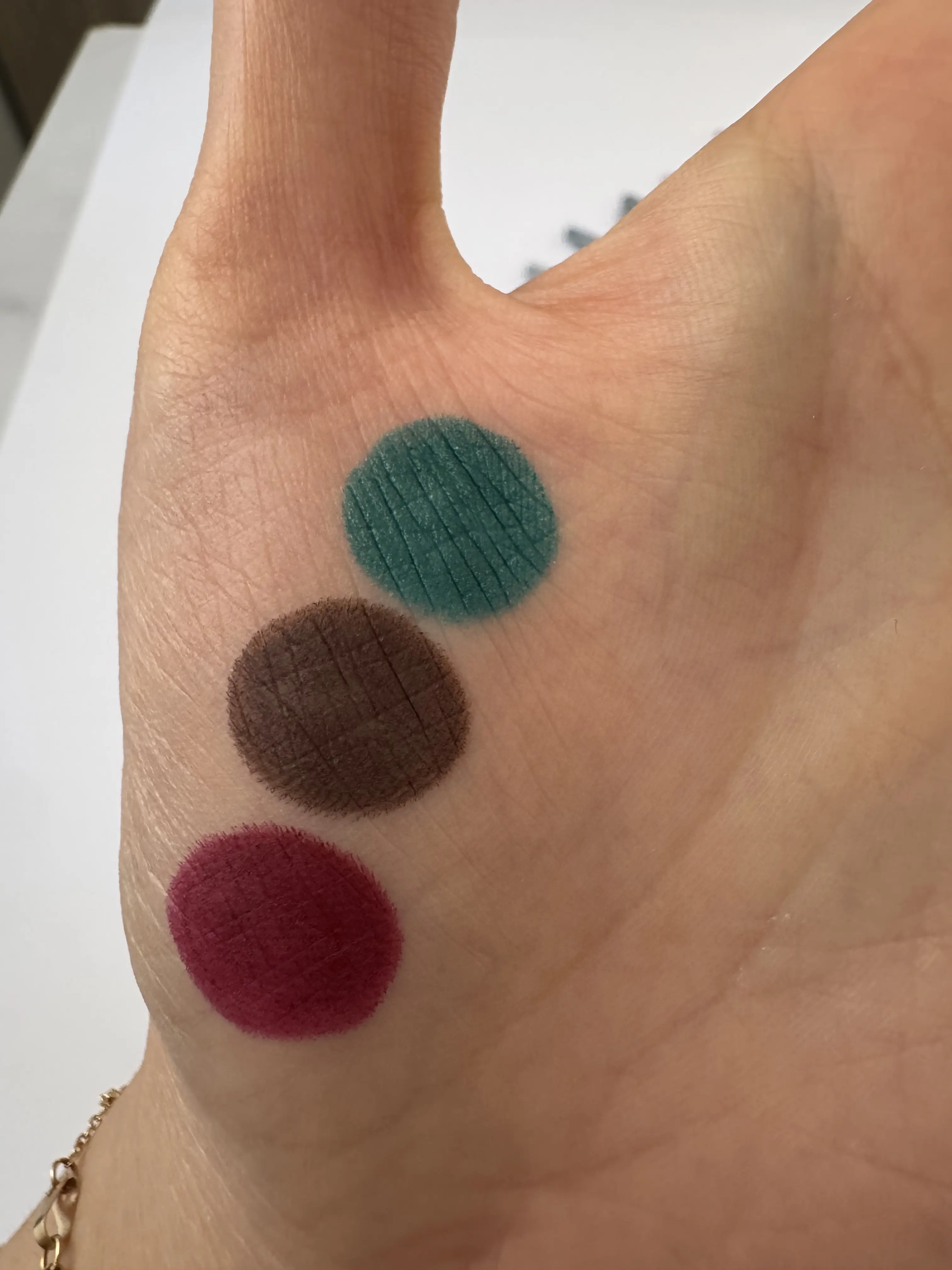 مداد چشم بارین